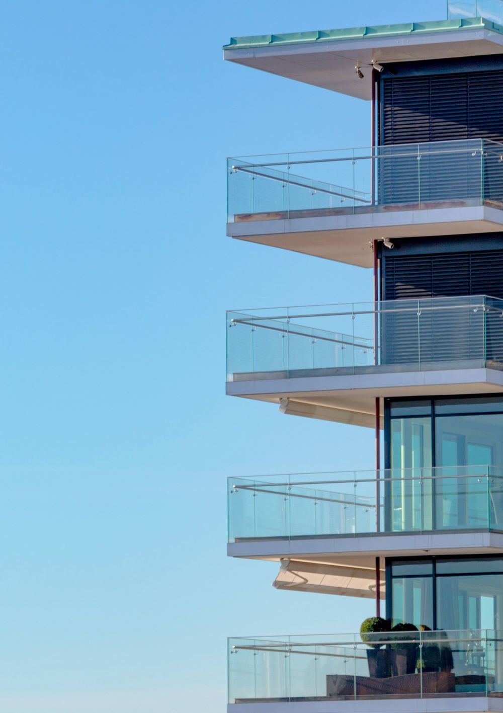 Laminated heat-strengthened glass 